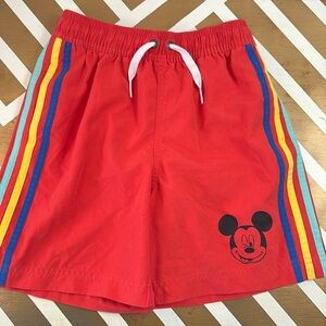 Hanna Andersson Disney swim trunks
Size 110 cm (us5)
Mesh liner